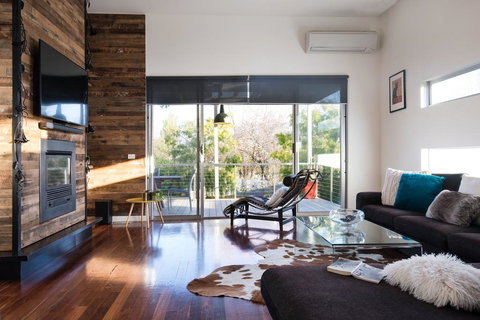 Harlequin - Queensland Tourism 0