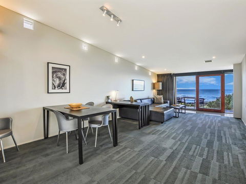 HEARN'S BEACHSIDE VILLA 2 - Queensland Tourism 2