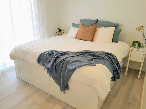 HelloSailor HolidayRental FirePit NBN AppleTV KingBed - Queensland Tourism 1
