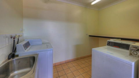 Heritage Lodge Motel - QLD Tourism 1
