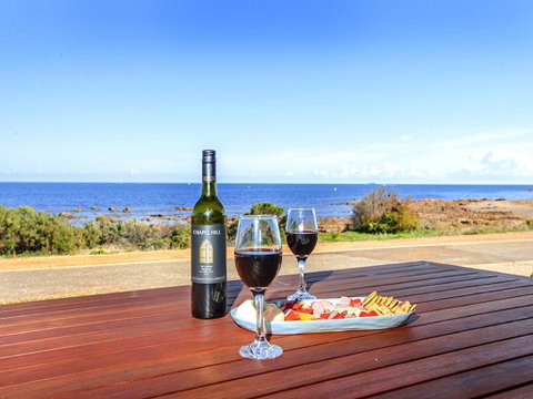 High Tide - Wallaroo Beachfront Property - Pet-Friendly - QLD Tourism 0