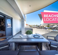 Higher Ground on Seaview-Superb Beach Lifestyle - Wifi - Metres from the beach - QLD Tourism