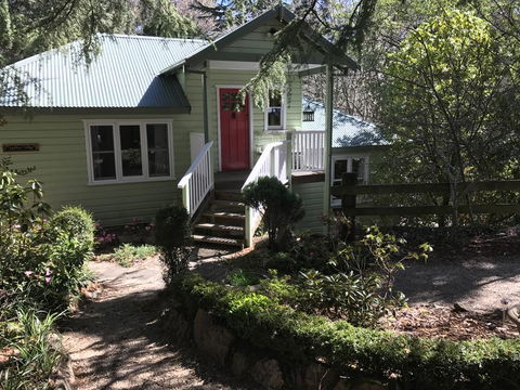 Highland Cottage - QLD Tourism 1