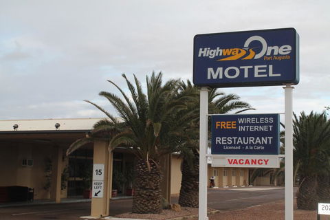 Highway One Motel - Queensland Tourism 3