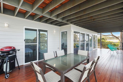 Hillcrest Views Of Wagonga - QLD Tourism 3