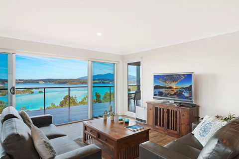 Hillcrest Views Of Wagonga - QLD Tourism 0