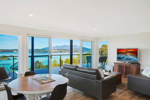 Hillcrest Views Of Wagonga - QLD Tourism 1