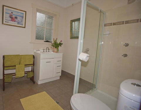 Hillside Cottage - Queensland Tourism 2