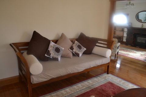 Hillside Cottage - Queensland Tourism 0