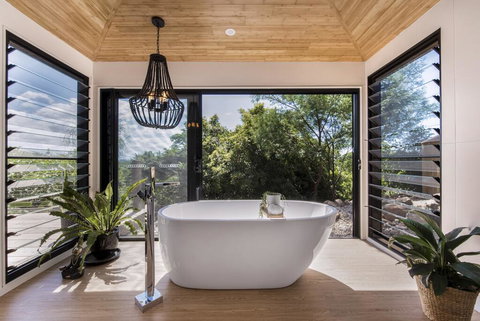 Hilltop Hideaway Luxury Style - QLD Tourism 0