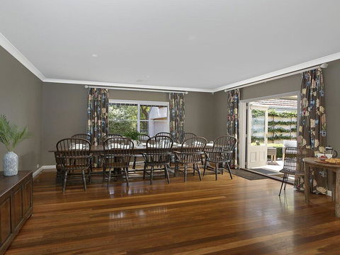 Hillview Cottage - Classic Country Comfort And Charm - Queensland Tourism 3