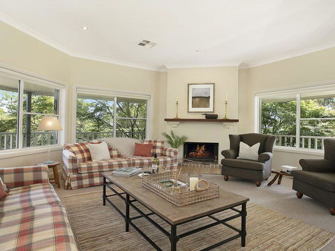 Hillview Cottage - Classic Country Comfort And Charm - Queensland Tourism 1