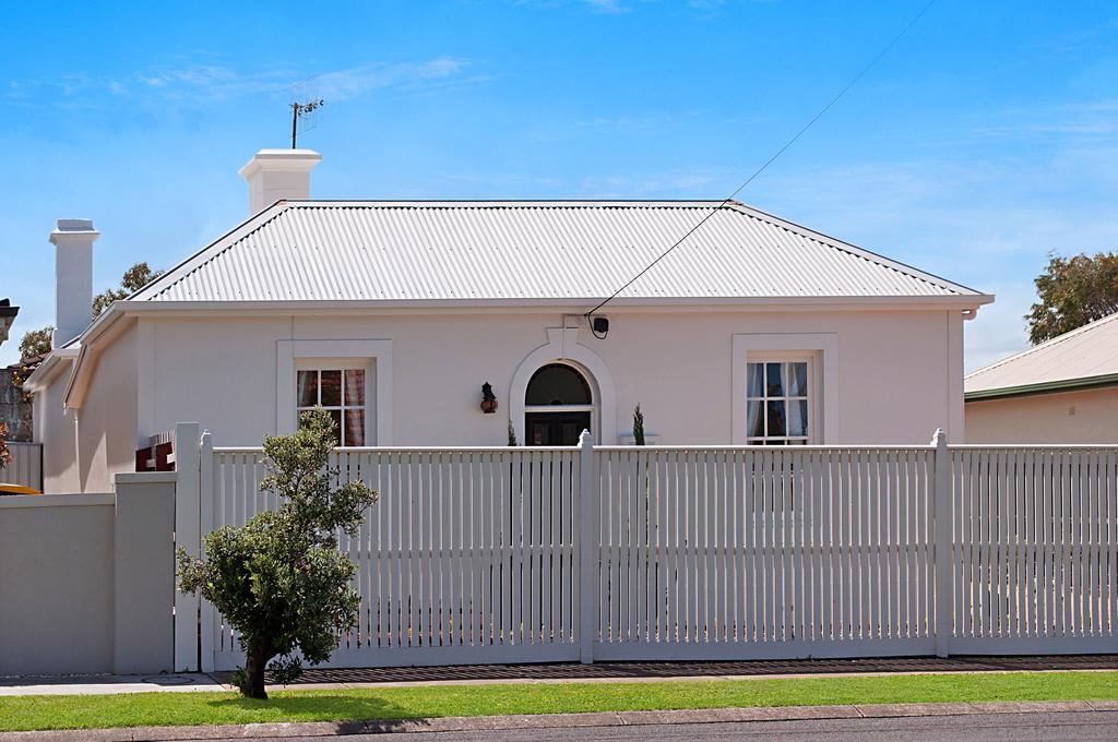 Warrnambool VIC QLD Tourism