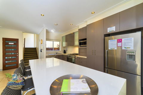 Holiday Home Bayhill Manor - Queensland Tourism 2