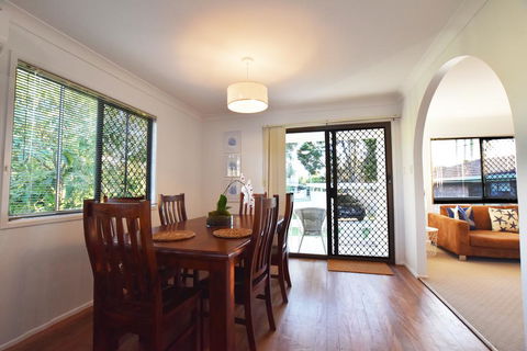 Holiday House - QLD Tourism 0