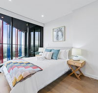 HomeHotel-Luxury Home High Rise with View. - QLD Tourism