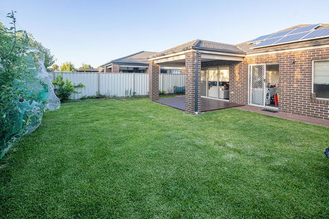 Homely Getaways In Central Pakenham - Pet Friendly - Queensland Tourism 0