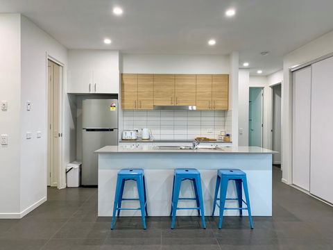 Homely Getaways In New Torquay - QLD Tourism 3