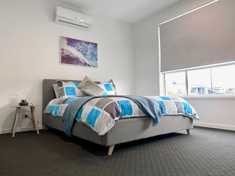 Homely Getaways In New Torquay - QLD Tourism 1