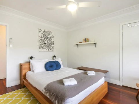 Homely Pembroke On The Park Cottage - QLD Tourism 3