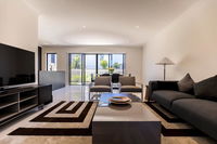 Homeplus-Escape to Modern Home in Hope Island
