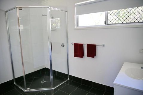 Honeybee - Country Accommodation - QLD Tourism 3