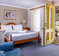 Honeysuckle Cottages - Queensland Tourism