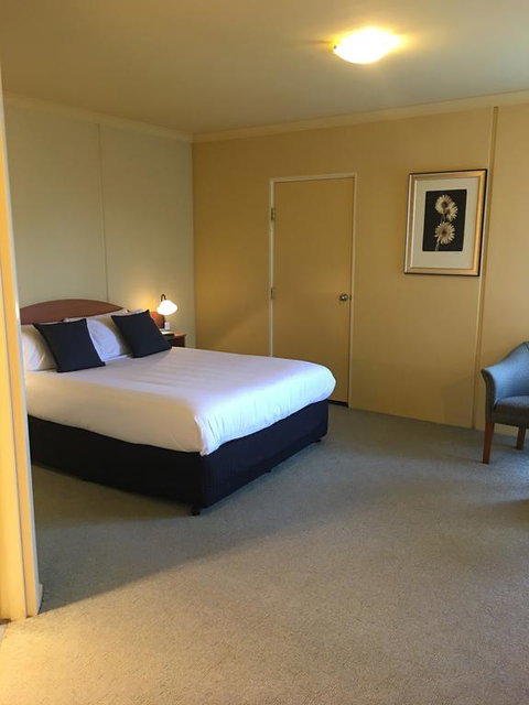 Hopkins House Motel & Apartments - QLD Tourism 3