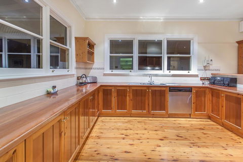 Hopkins River Homestead - Fireplace, Linen, WiFi, 4 Bdrm - Queensland Tourism 1