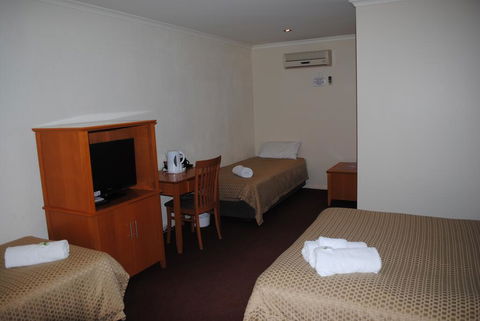 Horse & Jockey Hotel Motel - Queensland Tourism 2