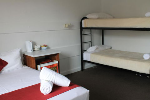 Hotel Beach House Nambour - Queensland Tourism 2
