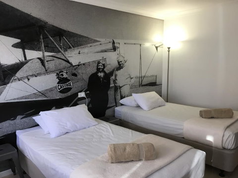 Hotel Corones - QLD Tourism 0