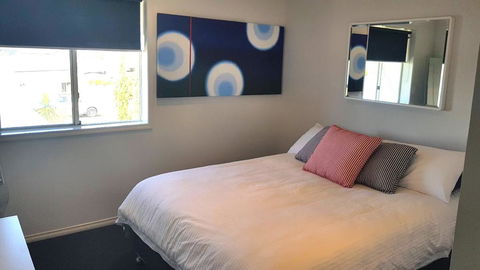 Island Waterfront Getaway - WiFi - QLD Tourism 2