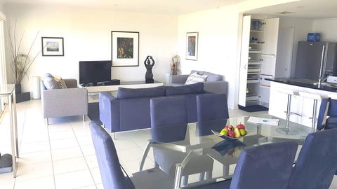 Island Waterfront Getaway - WiFi - QLD Tourism 1