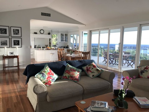 Jetty Beach Splendour Apartment - QLD Tourism 1