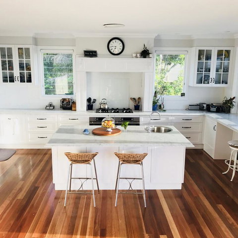 Jetty Beach Splendour Apartment - QLD Tourism 3