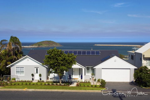 Jetty Splendour Guest Bedroom With Bathroom En-suite B'nB - QLD Tourism 1