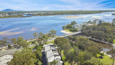 Jungle River Home - QLD Tourism 1