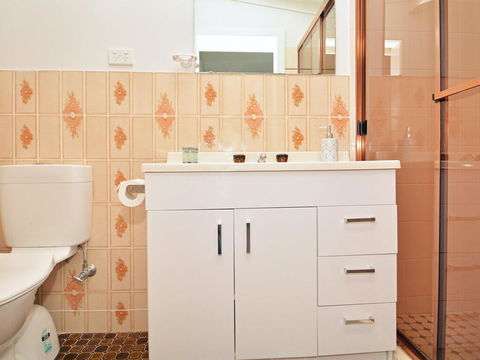Just Listed Blaxlands Homestead - The Very Best Location In The Valley, Walk To Everything - QLD Tourism 3