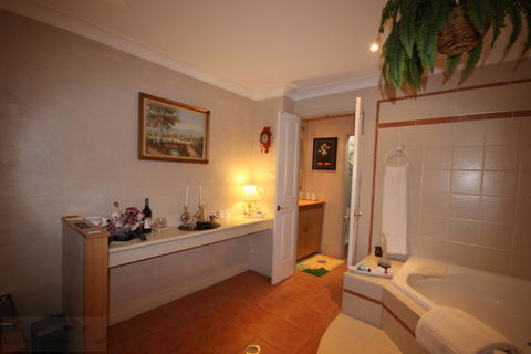 Kalimna - Spa Room - QLD Tourism 0