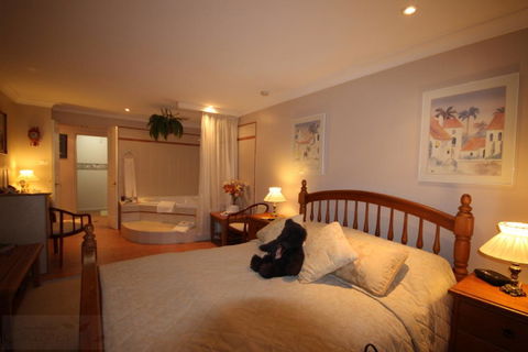 Kalimna - Spa Room - QLD Tourism 3
