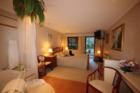 Kalimna - Spa Room - QLD Tourism 2