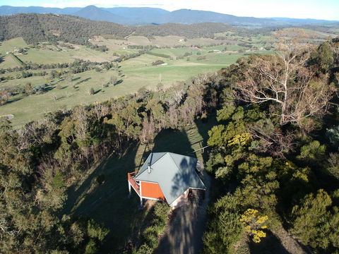 Kangaroo Ridge Retreat - Queensland Tourism 1
