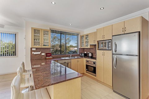 Karinya At Little Beach - Upstairs - Queensland Tourism 1