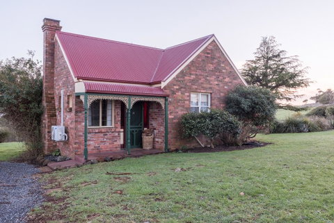 Killynaught Spa Cottages - QLD Tourism 1