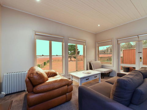 King I - You Can Honestly Walk To Bimbadgen And Hope Estate Concerts - Queensland Tourism 1