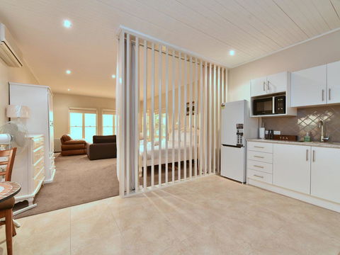 King I - You Can Honestly Walk To Bimbadgen And Hope Estate Concerts - Queensland Tourism 0