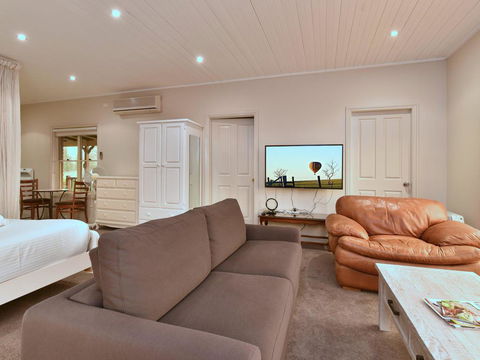 King I - You Can Honestly Walk To Bimbadgen And Hope Estate Concerts - Queensland Tourism 2