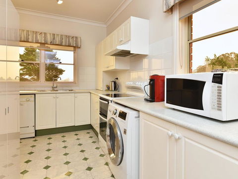 King III - You Can Honestly Walk To Bimbadgen And Hope Estate Concerts - Queensland Tourism 2