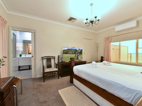King Retreat Estate - You Can Honestly Walk To Bimbadgen And Hope Estate Concerts - Queensland Tourism 2